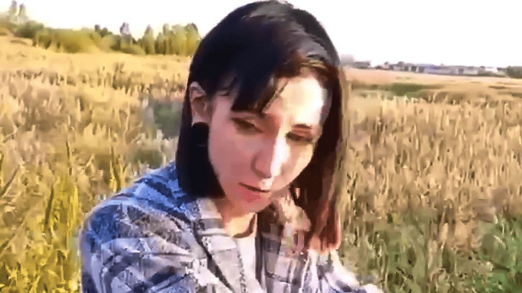 Наказание закладчицы / Отпороли задницу суки за обман магазина в поле